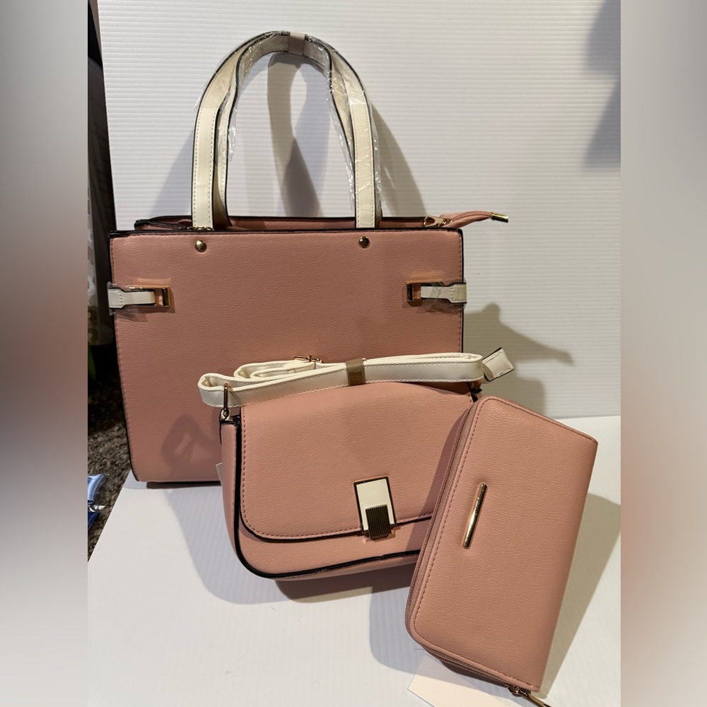 NWT 4PC Vegan Leather Blush Handbag Set with Crossbody, Wallet and Tassle